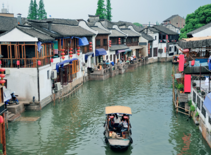 Tour por Zhujiajiao (pueblo de agua) y crucero nocturno con cena